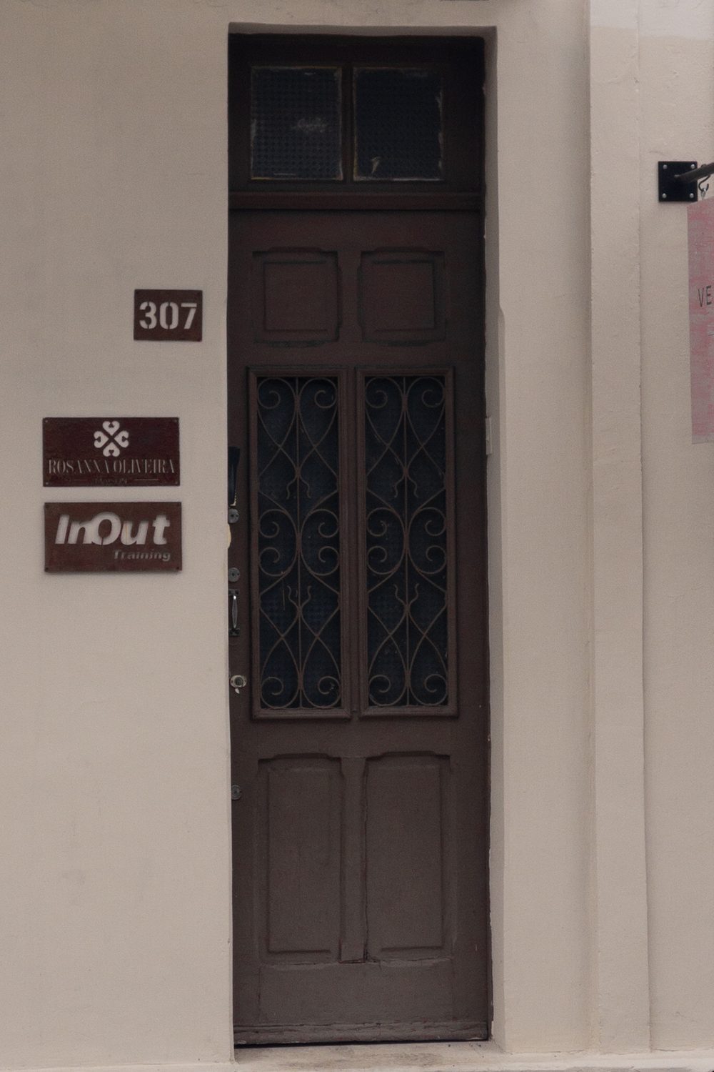 Entrada do estúdio InOut Training, número 307.